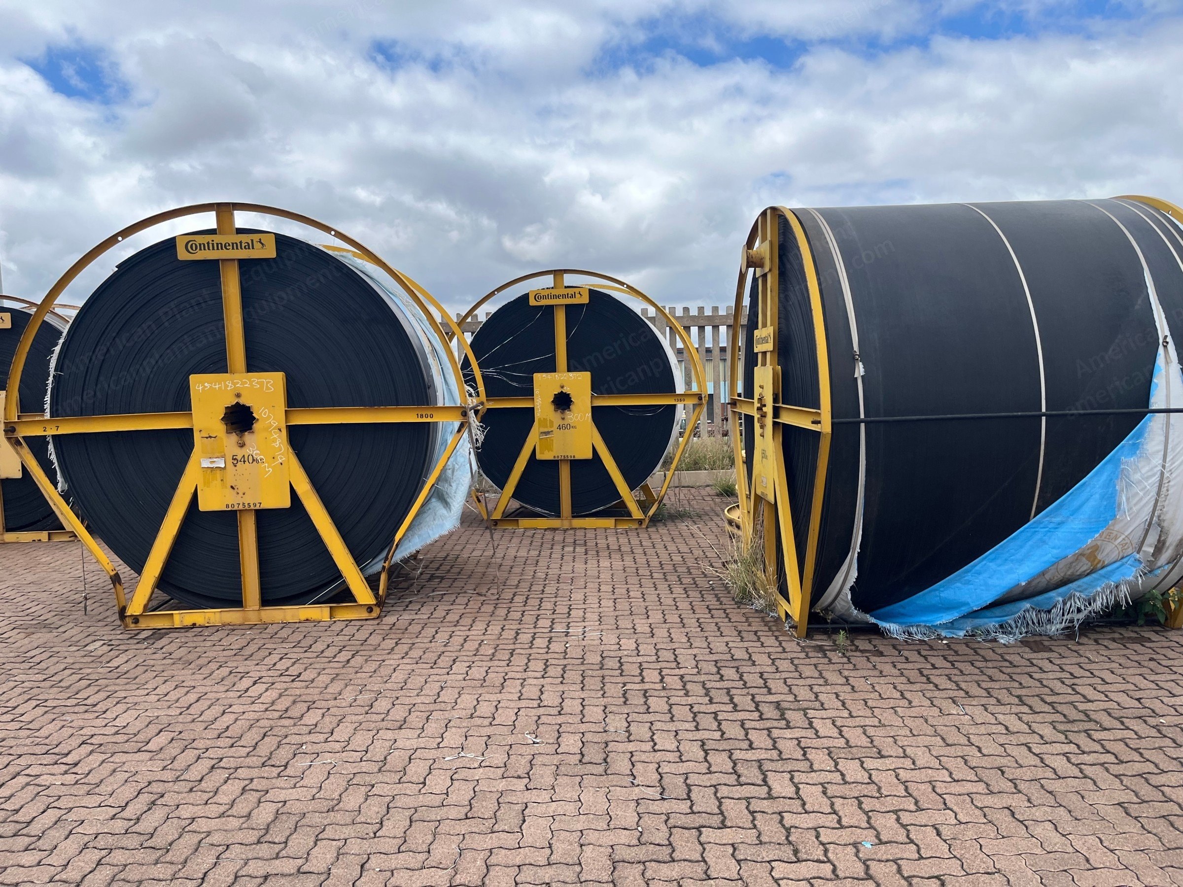 Unused Conveyor Belting, 900 to 2,100 mm Wide, Fabric Ply and Steel Cord, 17,164 m Total, with 62 Belt Creels, Lot