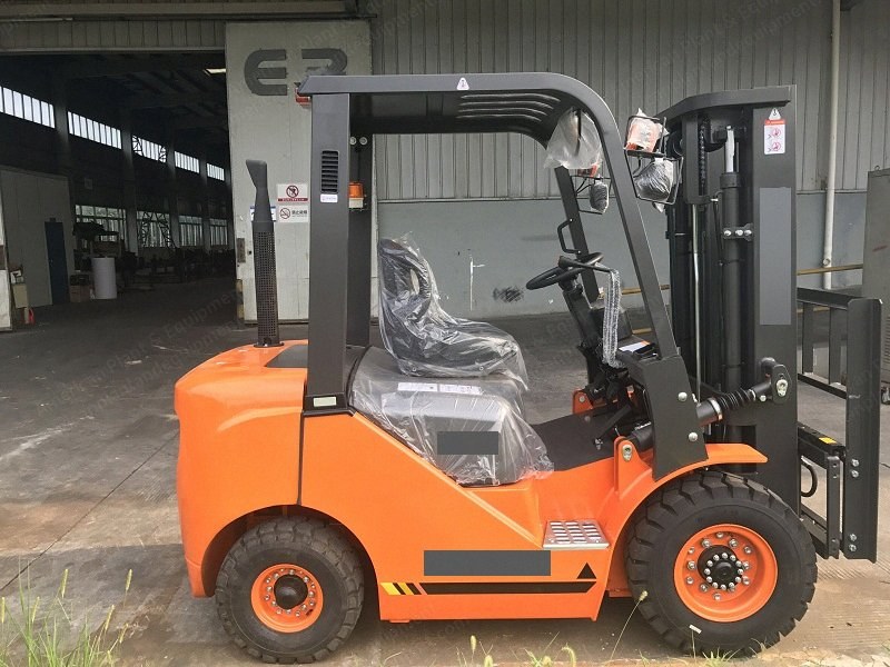 NovaStar, FK125, 2.5 Ton Diesel Forklift, Isuzu C240 Engine, Triplex 4.5m Mast, Side Shifter
