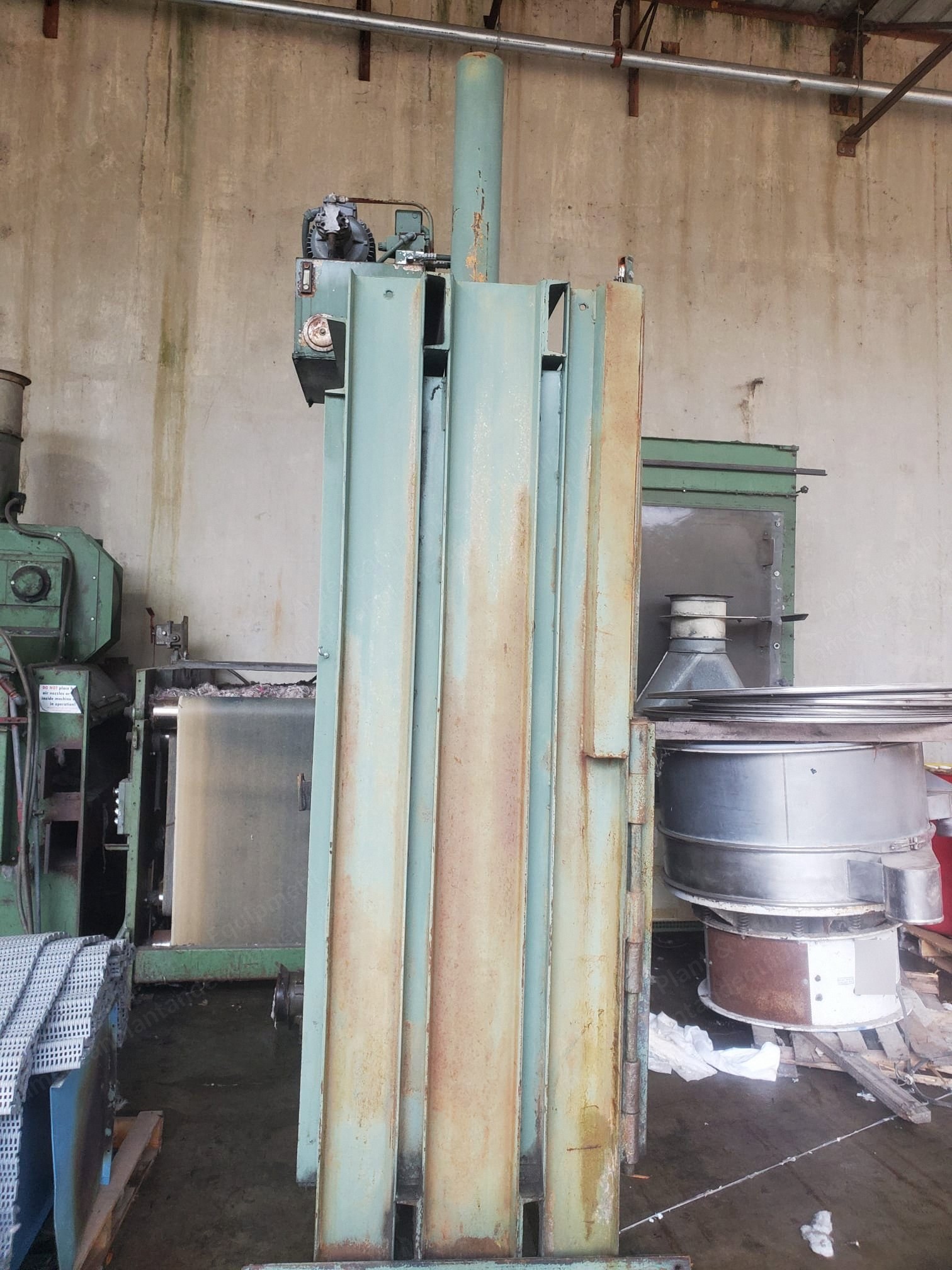 International Baler Corp, Vertical Baler