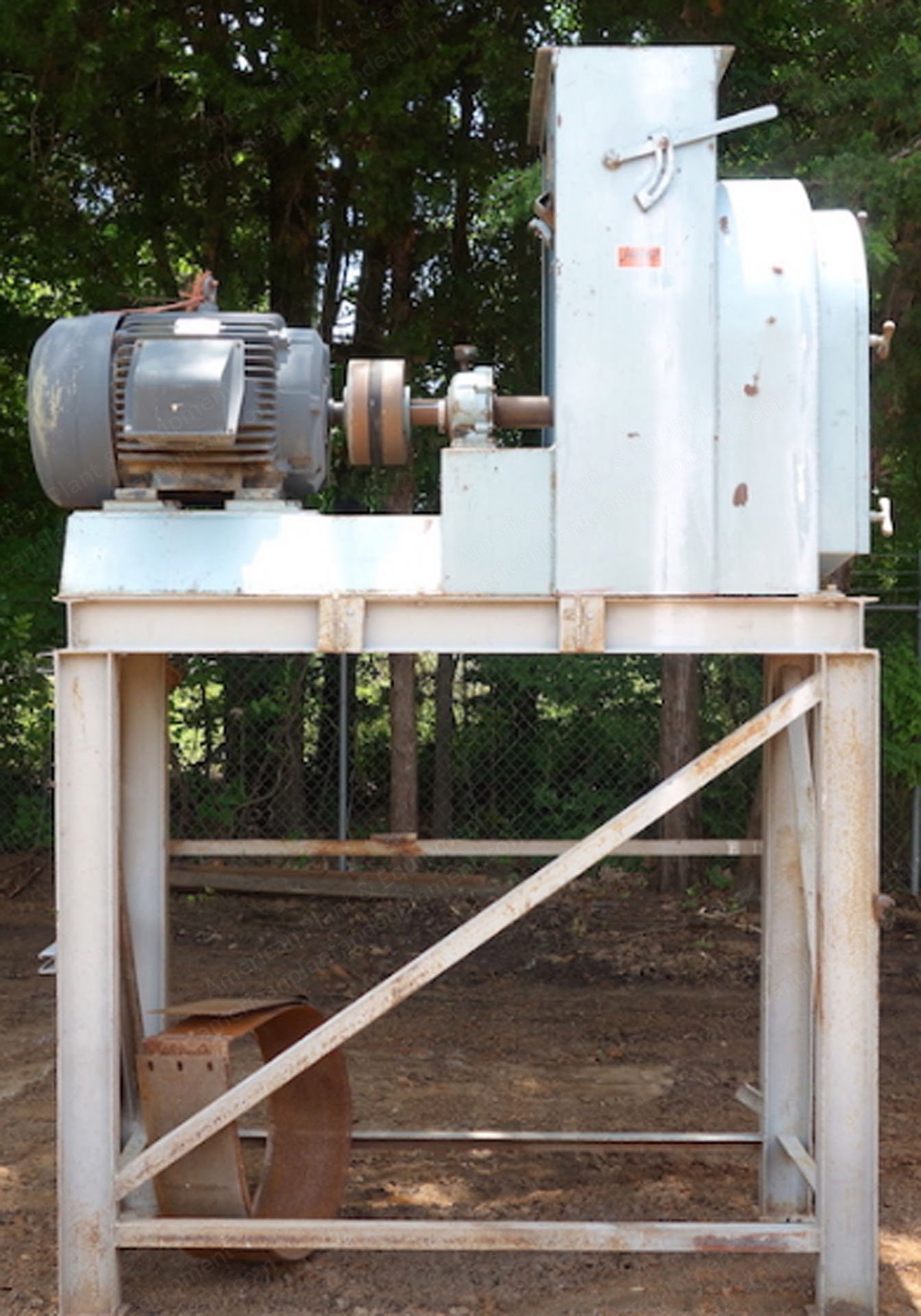 Jacobson, P-240D, Hammermill, 60 HP, 3600 RPM, 24x10 inch Screen, with Stand
