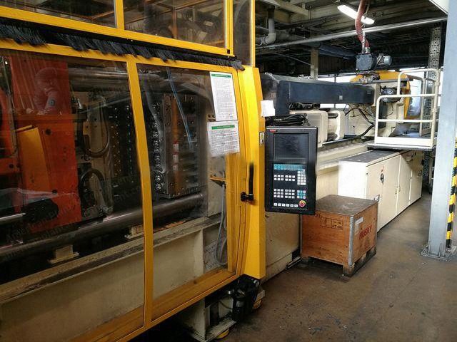 Husky, GL300 P100/120 E140, 2003, 300 Ton Clamping Force, 72 Cavities, 140mm Screw Diameter
