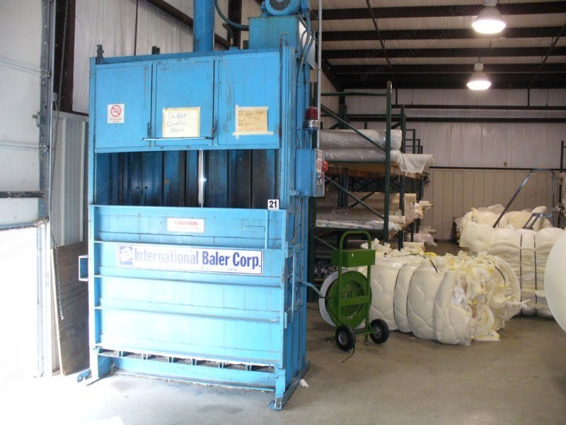 International Baler Corp, Downpack, Vertical Baler, 7.5 Hp, 59.75x30.75 inch Inside Dimensions