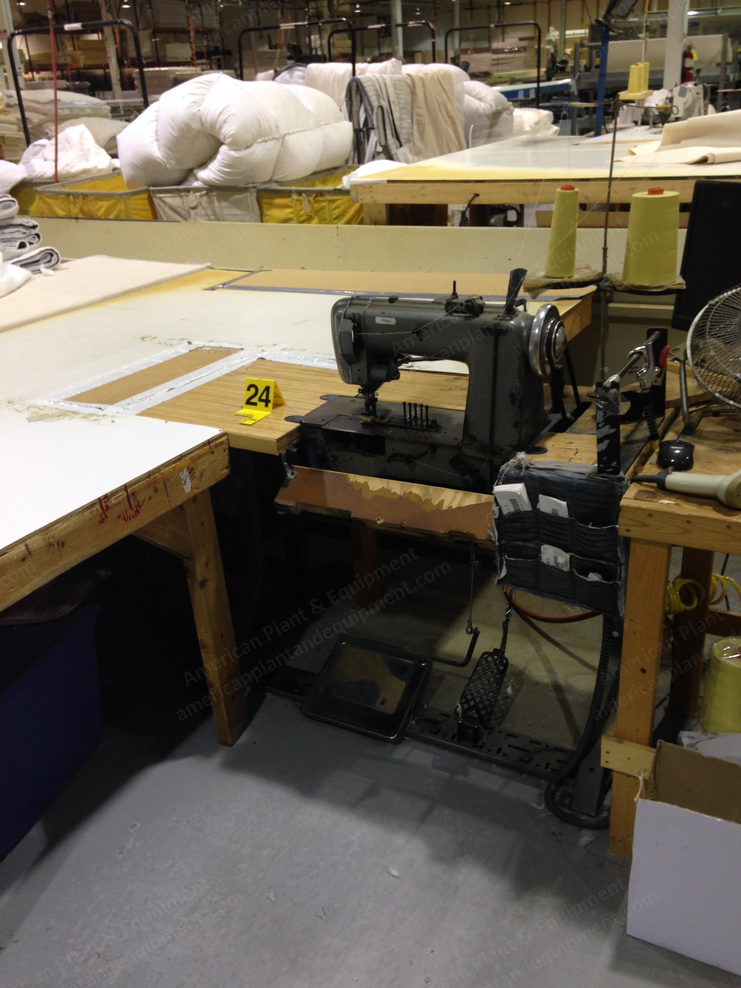 Singer, 300W, Sewing Head, with Table, Motor, 2-Position Cone Holder