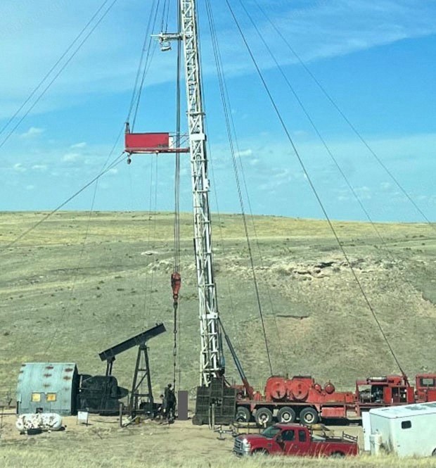 Dragon, XJ400, 2006, Workover Rig, 104' x 250,000# Derrick, Detroit Series 60 Engine, 100 Ton McKissick Blocks