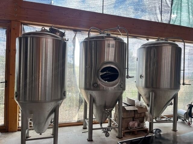 Shandong Tiantai, Fermentation and Storage Cellar, 2019, 3 Tanks, 1000L and 820L, SS304, 4-5 Bar