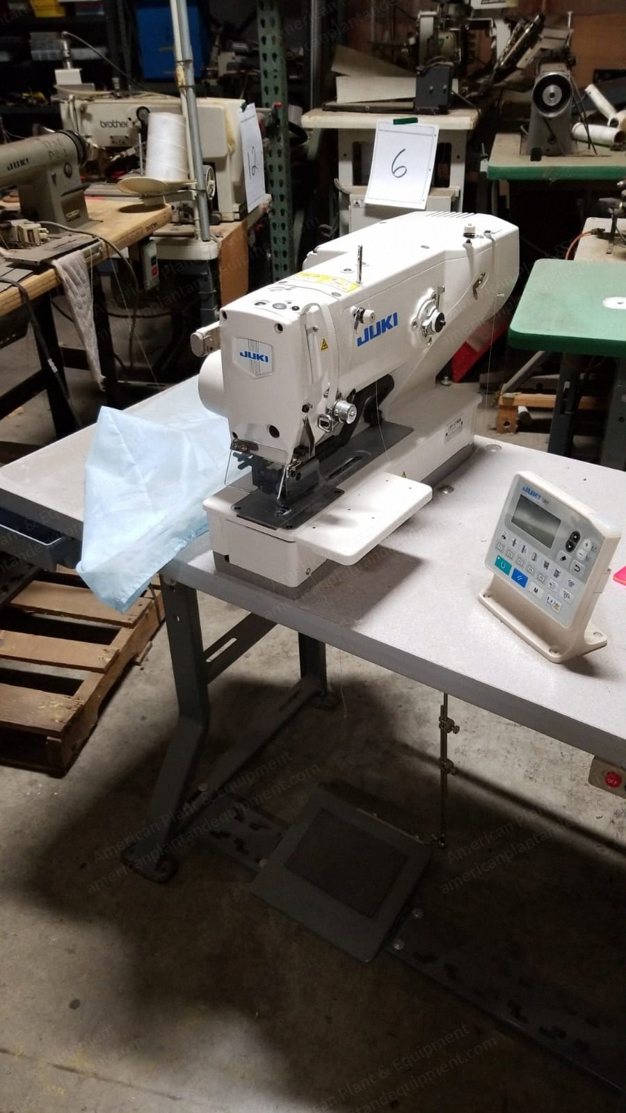 Juki, LBH-1790A, Computerized Button-Hole Sewing Machine