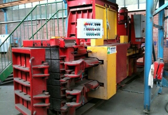 Avermann, AVOS 147-15/50, 2007, 500 kN Press Force, 15 kW, 4-Way Horizontal Tying Baler
