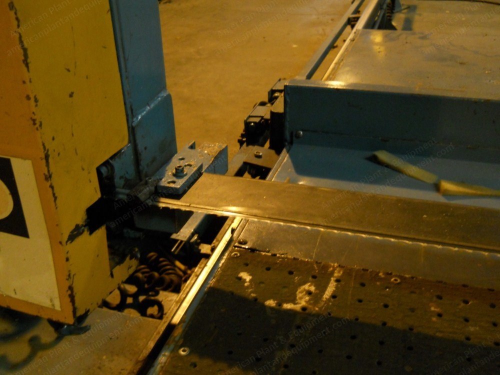 Edge Saw with Vacuum Table