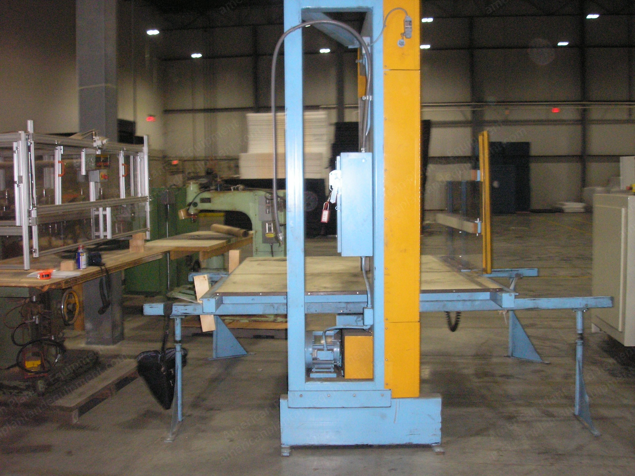 True Cut, Vertical Foam Saw, 85x72" Table, 48" High Bun Capacity