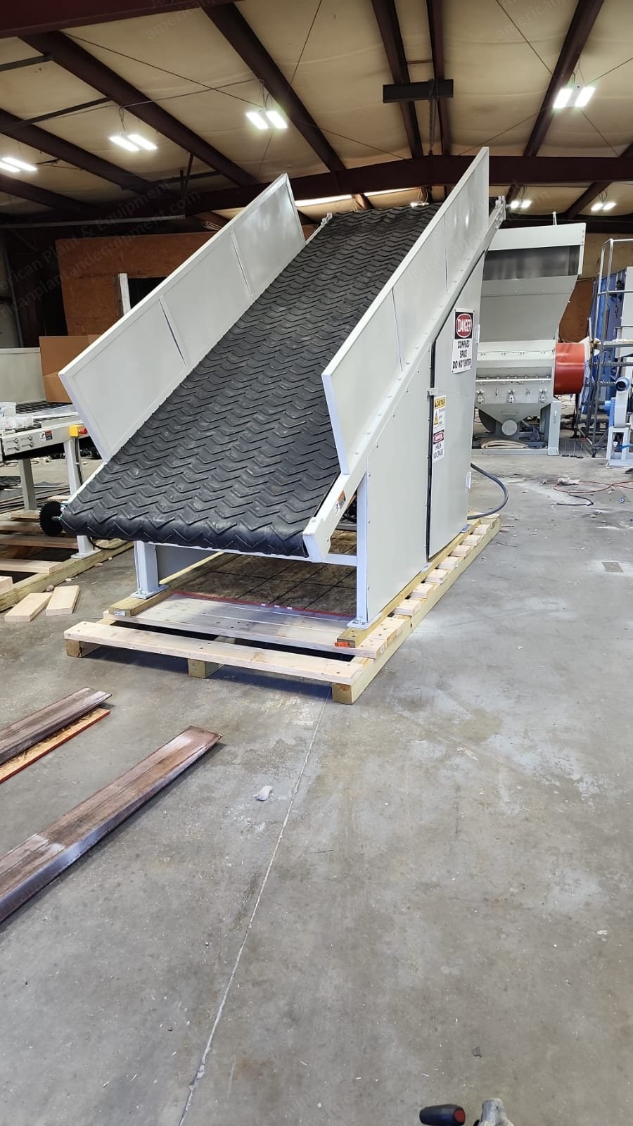 Motorized Lift Conveyor and Horizontal Bale Conveyor, 36 in Width, Forward and Reverse, 220V