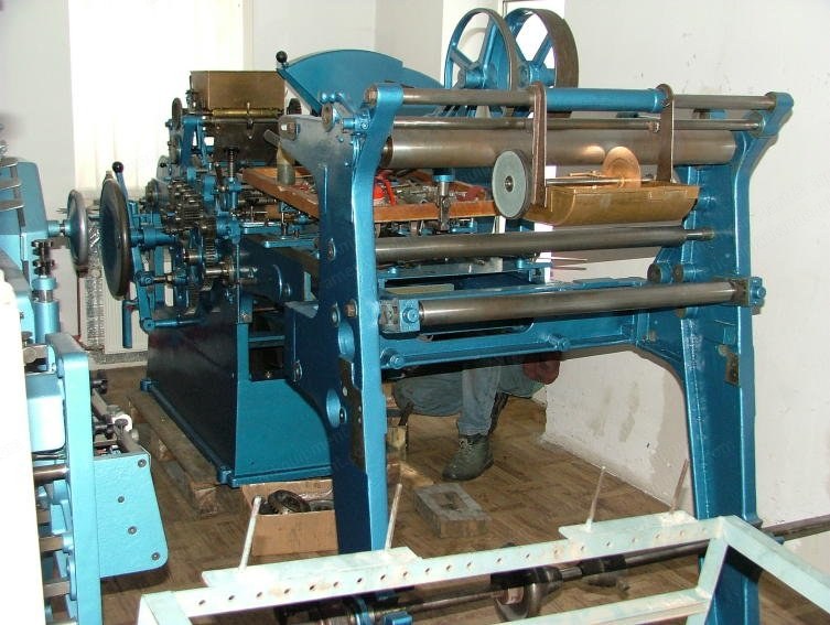 Windmuller & Holscher Cross Bottom Paper Bag Making Machine, 2 Colors, 80 to 260mm Bag Width, 160 to 450mm Bag Length