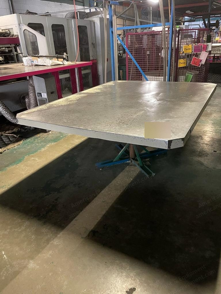 Mattress Build-Up Tables, 9 Units, Various Sizes up to 72.5x84.5 Inches