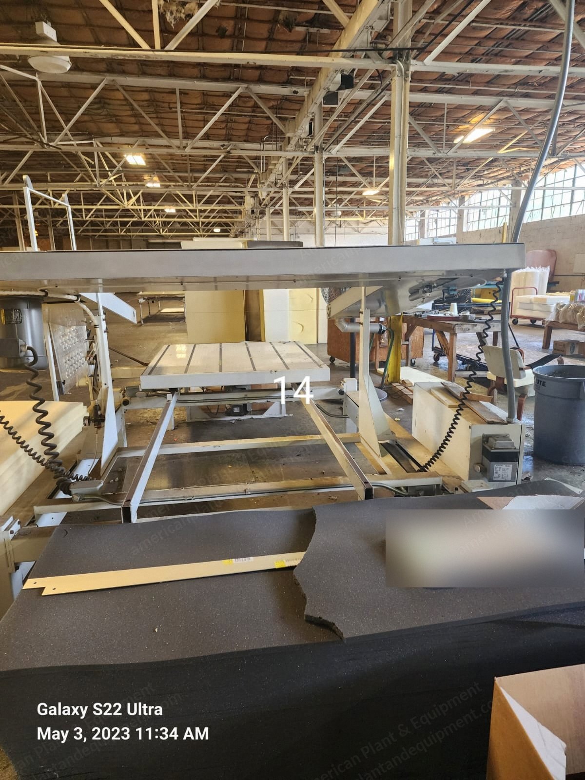 Edge Sweets, HT-140-E, 2009, Manual Contour Foam Cutting Saw, 55" Wide, 62" Long Table, Vacuum Table