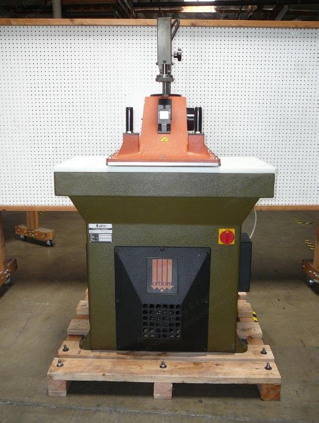 Atom, MF-25, 2002, 25 Tons, 20" x 40" Machine Bed, 3.5" Stroke