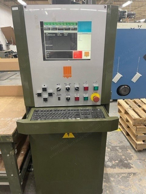 Atom, S-530-CN-BP, 1998, Belt Fed Die Cutter, 30 Ton, 19.5x19.5 Inch Head