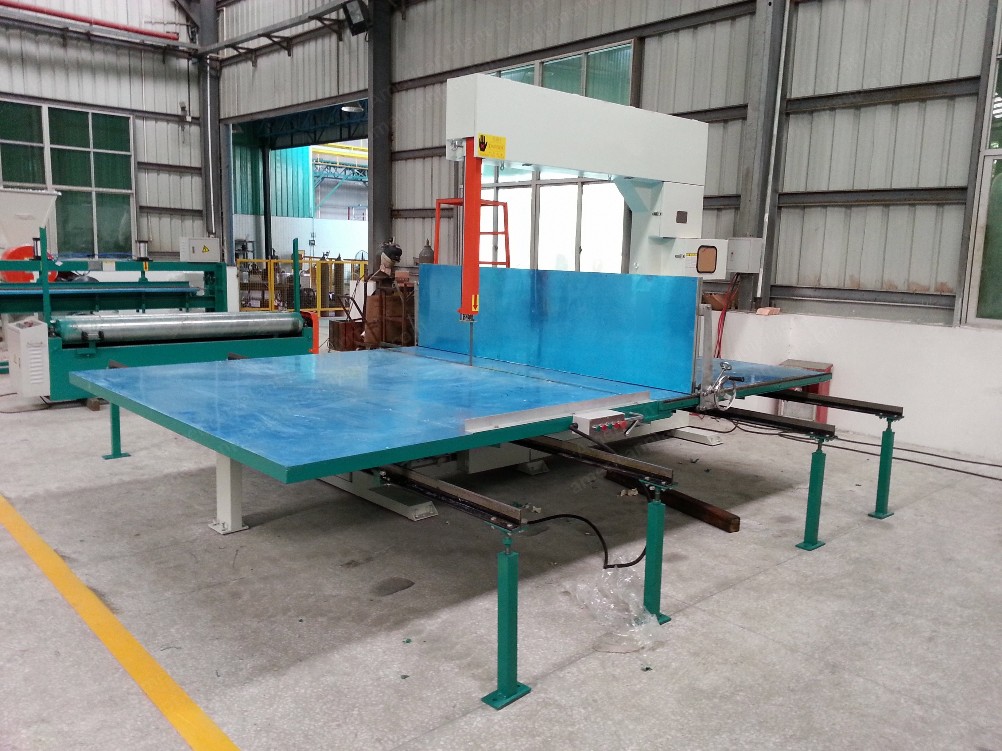 NovaStar, Vertical Foam Cutting Machine, 55" Height, 137" Width, Air Flotation Table