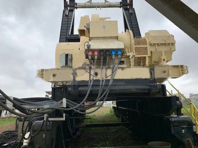 S&S, 550HP, 2011, 550 HP, 118 ft Mast, 300000 lbs Hookload, 6-Axle Carrier