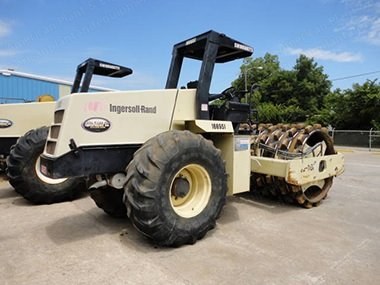 Ingersoll-Rand, SD110F, 2000, 84" Padfoot Vibratory Compactor, 6 Cylinder Diesel Engine