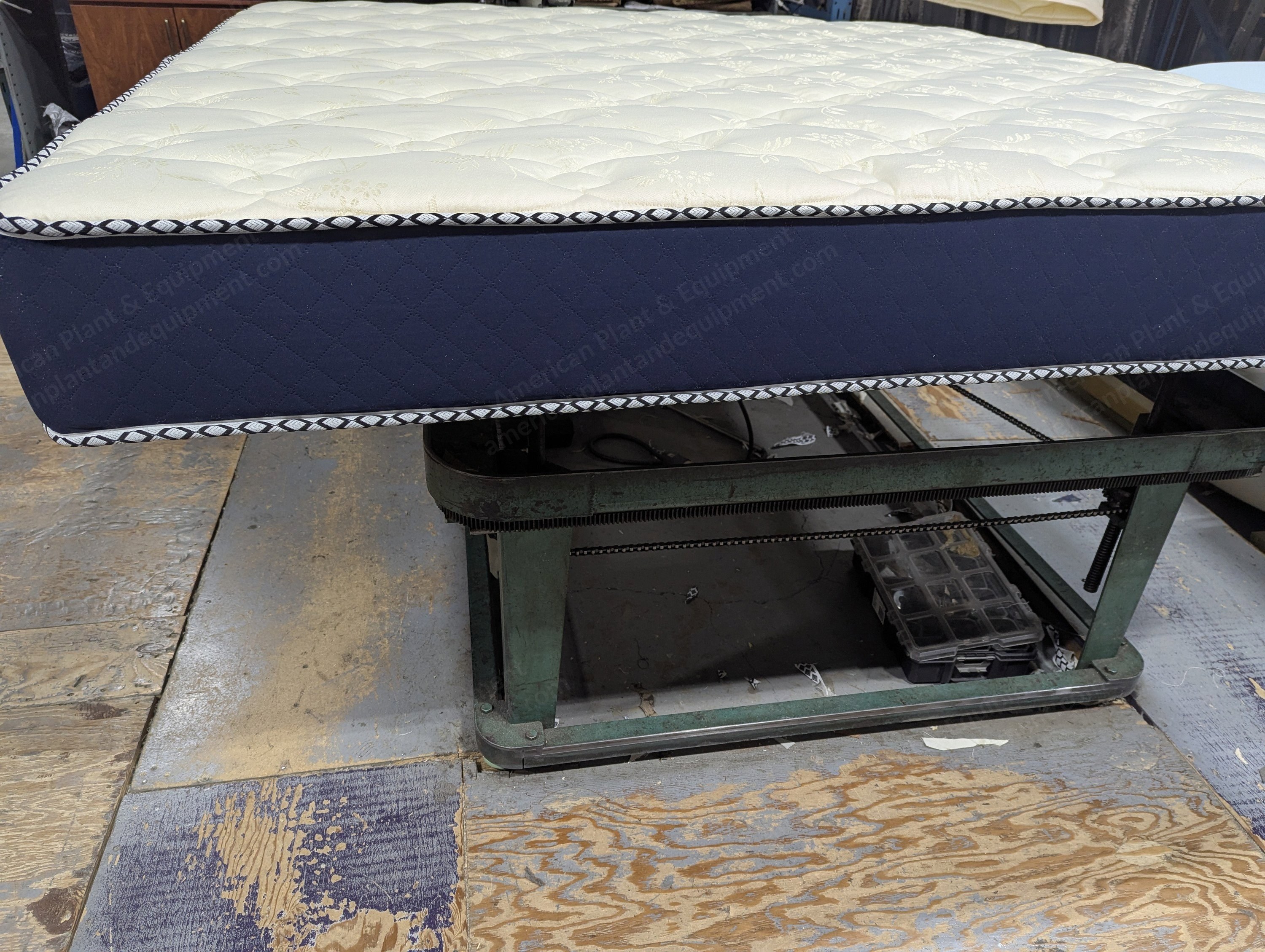 United Mattress Machinery, Tape Edge Closing Machine, King Size, Semi-Automatic