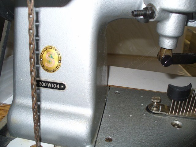 Singer, 300W 104, Sewing Head, with Table and Motor