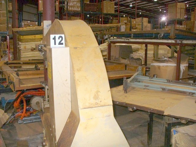 United, SF LT, Lace Tufter with Table