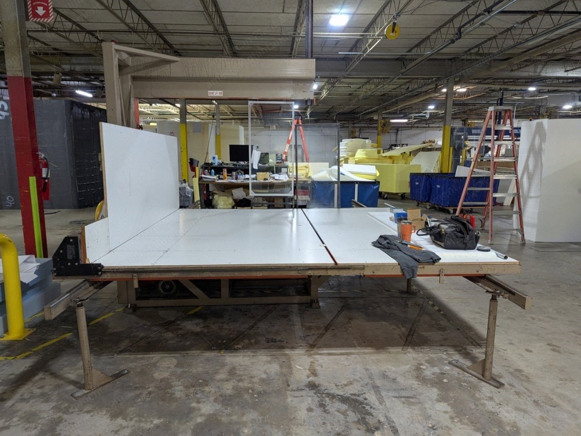Edge Sweets, EL-3, Vertical Foam Cutting Machine, 50 inch Cut Height, 138 inch Table Length