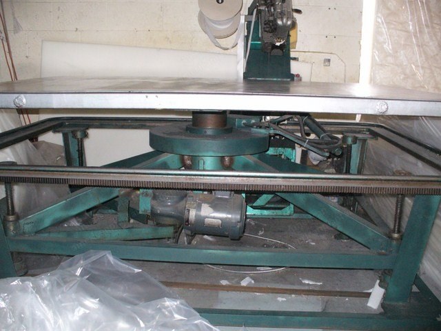 Singer, 300W 108, Tape Edge Machine, Underneath Drive, Full Size