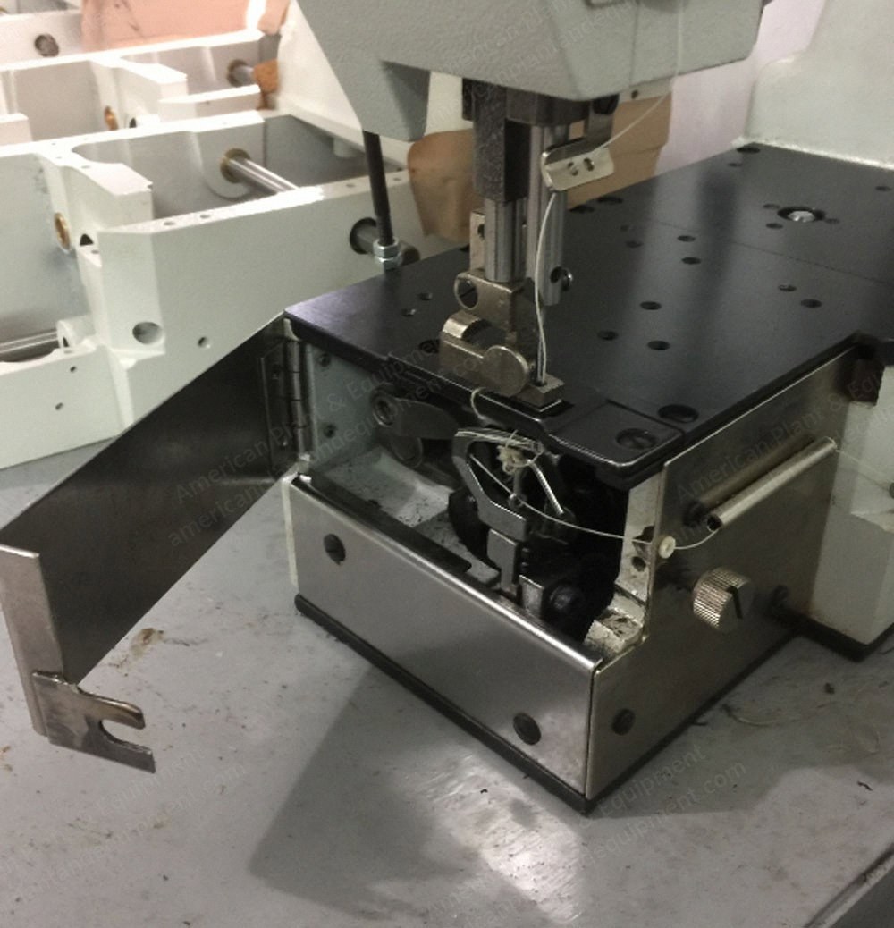 Singer, 300U, Tape Edge Sewing Head, 3000 RPM, Single Needle, Two Threads Chainstitch