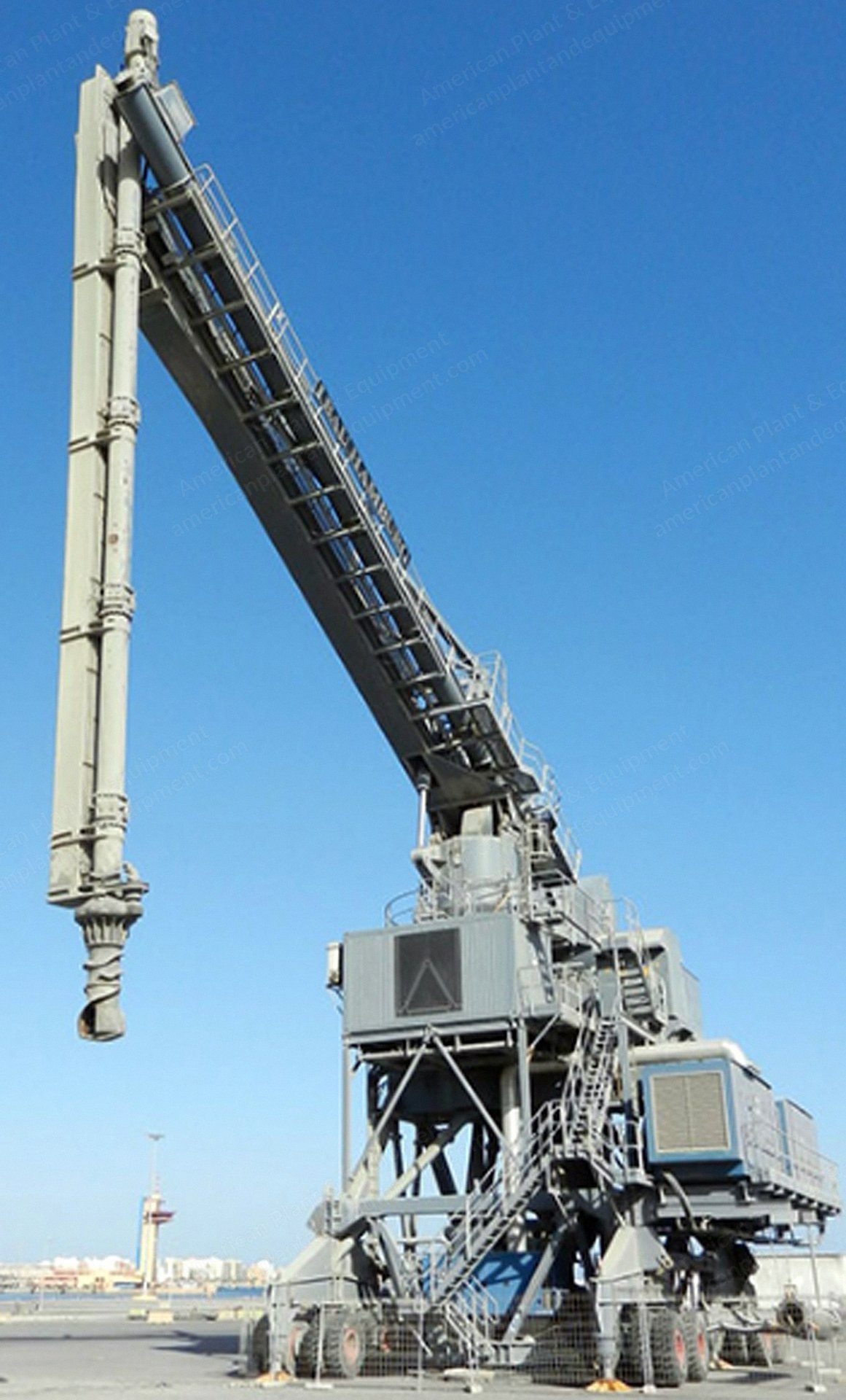 Ibau, IB-800, Screw-Type Dock Mobile Ship Unloader, 700 tph Peak Capacity, 290 MT Weight