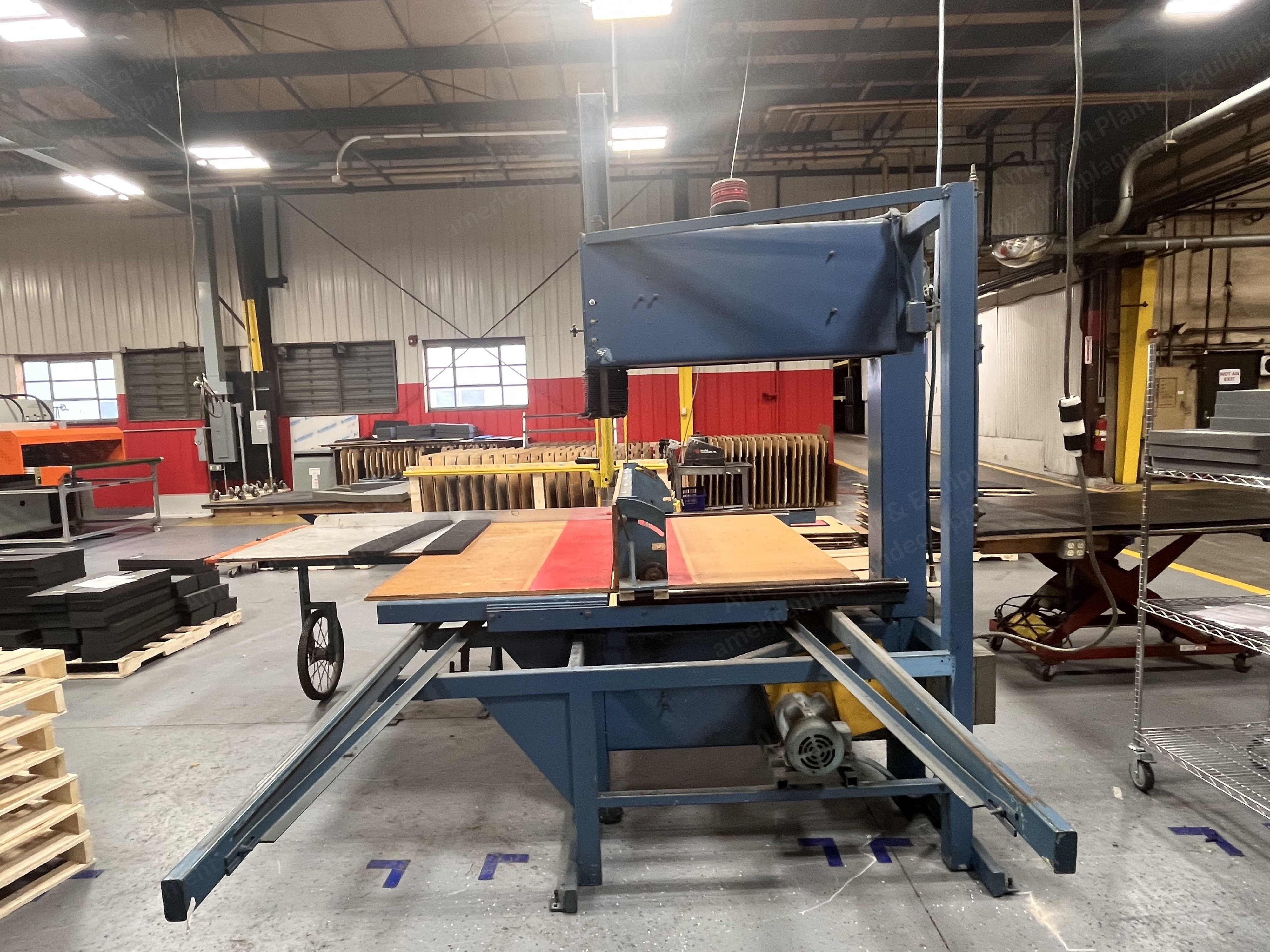 Tru-Cut, Vertical Saw, 1.5 HP, 128 Inch Table, 30 Inch Fence Height