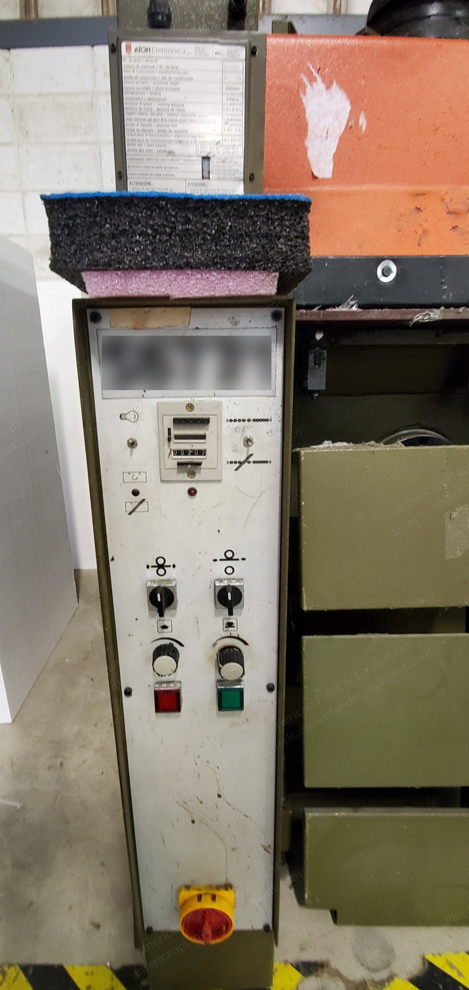 Atom, S677-1, 1994, 77 Ton Hydraulic Die Cutter, 64x31.5" Cutting Area