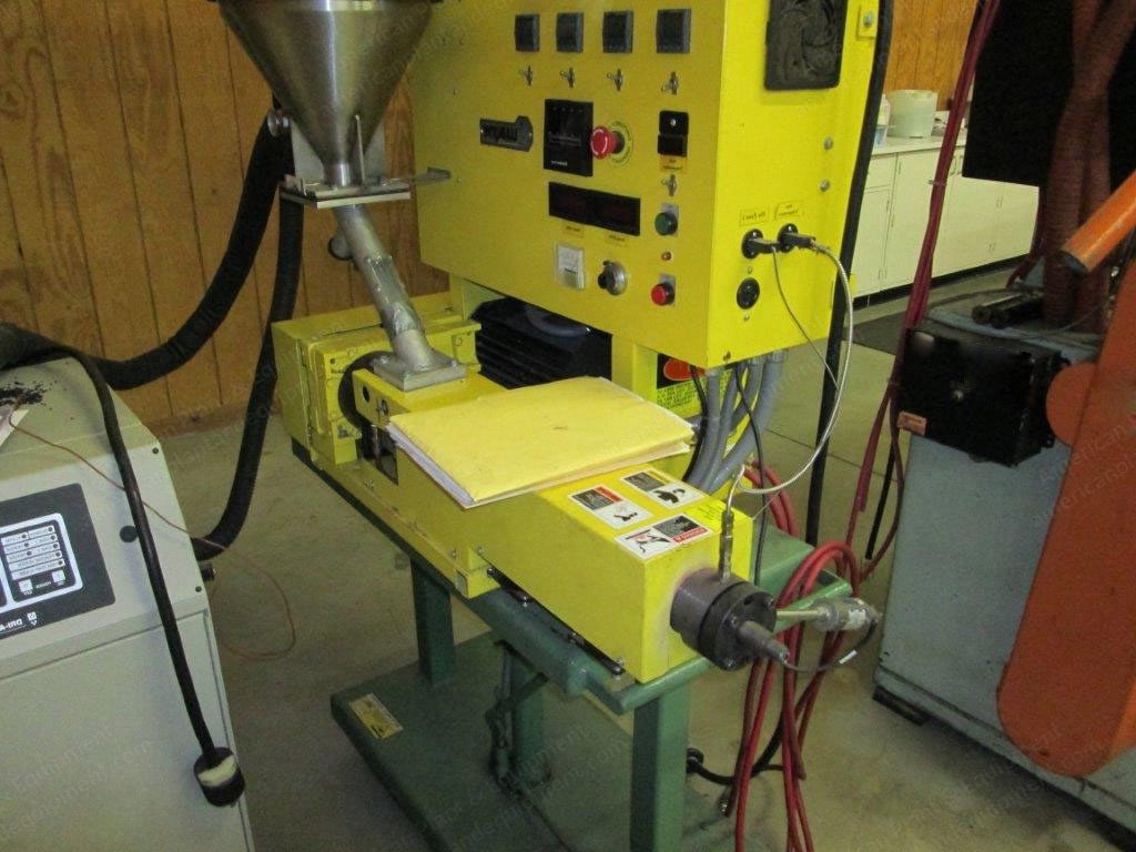 Wayne, 1 Inch, 24:1 L/D, Table Top Extruder, with Hopper Dryer