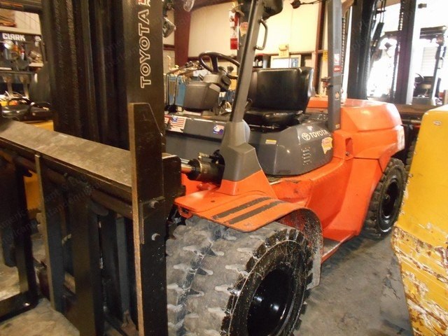 Toyota, 7FDU70, 2006, 15500 lbs Capacity, Pneumatic Tire, Diesel