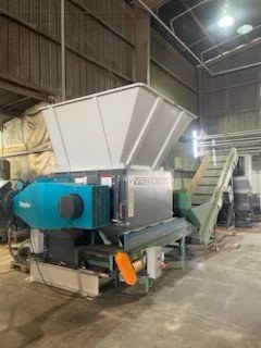 Vecoplan, VAZ1300, 2004, Shredder with Rapid 500 Granulator, 100 HP, 90 Knives, Conveyors