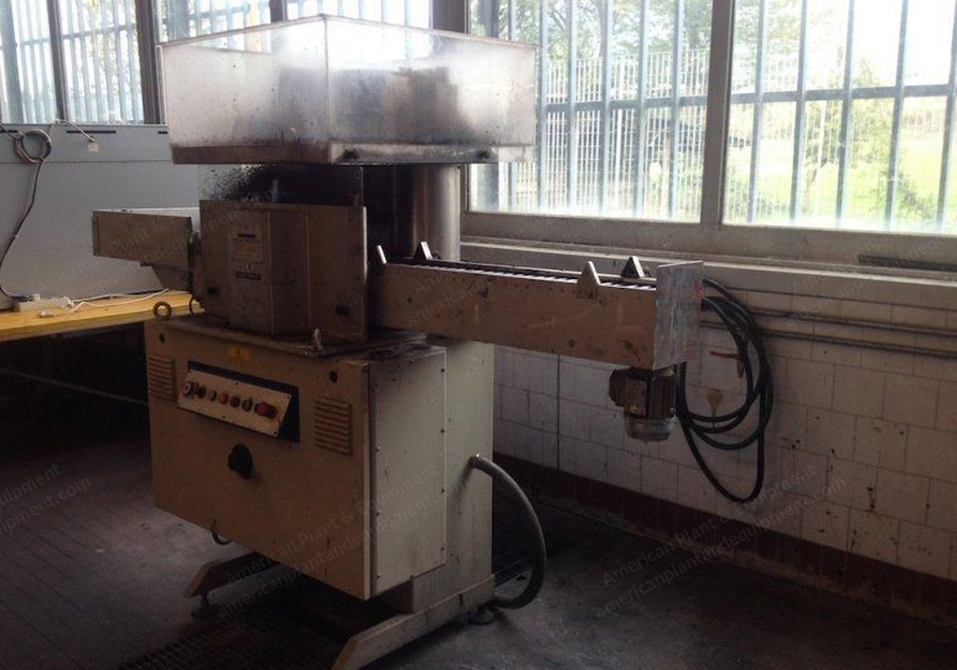 CMZ, KG 1 TO 3, Mixer Color Kitchen, 1 to 3 kg Capacity, 2 Positions, Width 650mm