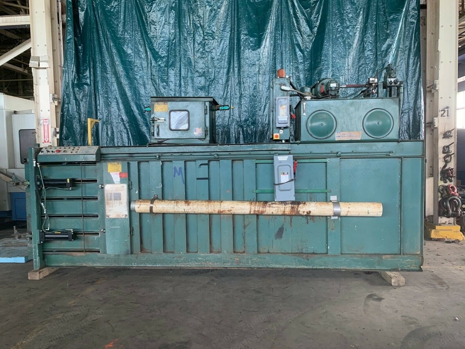 International, Closed Door Horizontal Baler, 30 HP, 30x25" Opening