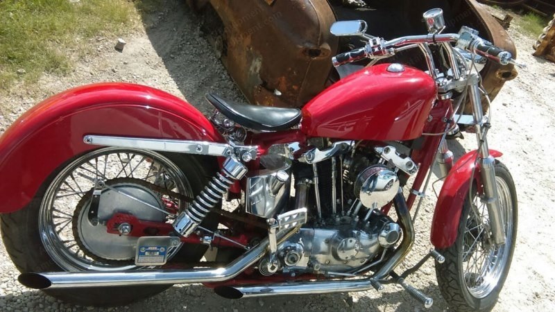 Harley-Davidson, Custom 883, Cherry Red, 300 Miles
