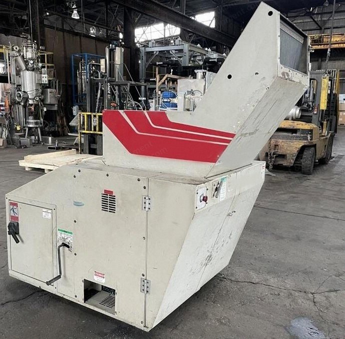 Cumberland, 16x28, 2002, 16x28 inch Grinding Chamber, 3 Blade Open Rotor, 20 HP