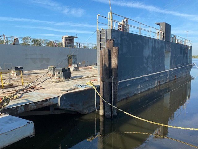 Drydock 202, 1997, 650 Tons Capacity, 140'L x 60'W, Cummins 210 HP Engines