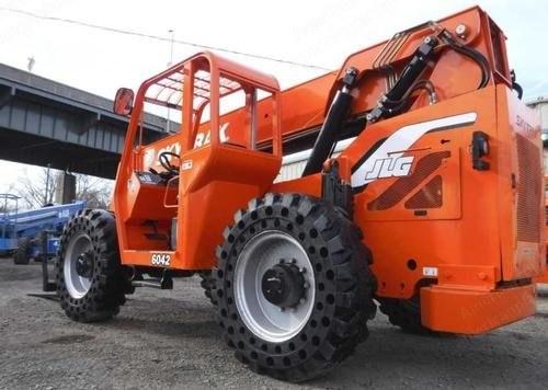 Skytrack, 6042, 2012, 6000 lbs Capacity, 42 ft Lift Height, Cummins Turbo Diesel, 2206 Hours