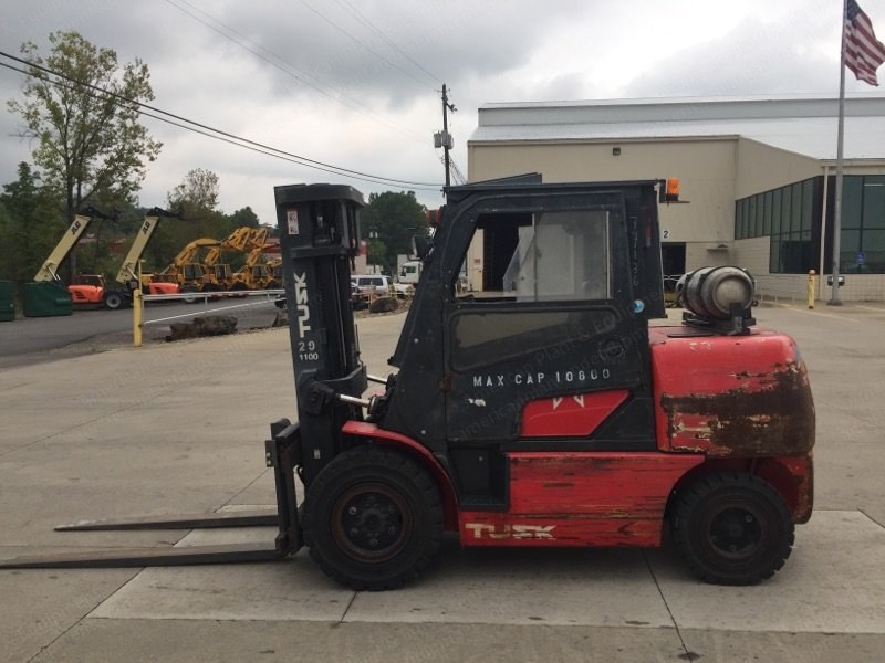 Tusk, 1100PDA2-8, 2010, 11000 lb Capacity, LP-Powered, Enclosed Cab