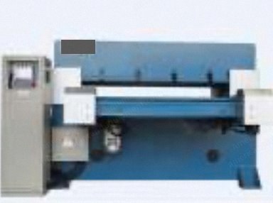 NovaStar, DT183, 150 Tons, 1050x2000mm Cutting Area, 4 Columns, 2 Cylinders
