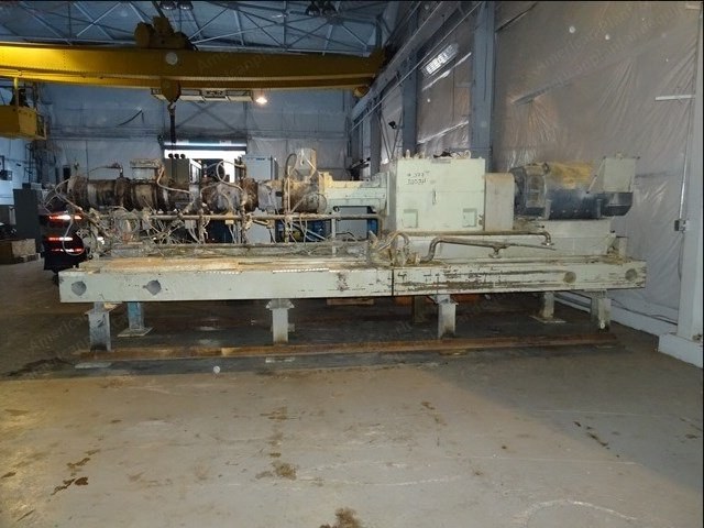 Berstorff, Twin Screw Extruder, 90mm Screws, 500HP DC Motor, 28:1 L/D
