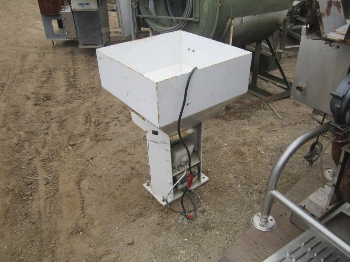 Syntron, SCR-18, Vibratory Feeder, 7" x 16", 5 cu ft Hopper