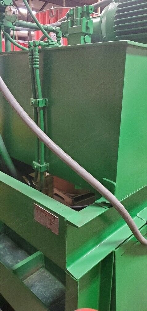 International Horizontal Baler, 1992, 20 HP, 28x50" Feed Opening, 72x30x36" Bale Size