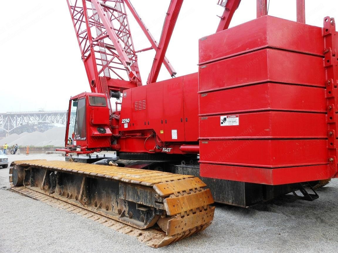 Manitowoc, 2250, 2000, 300-Ton Capacity, 200ft Main Boom, Cummins Diesel Engine