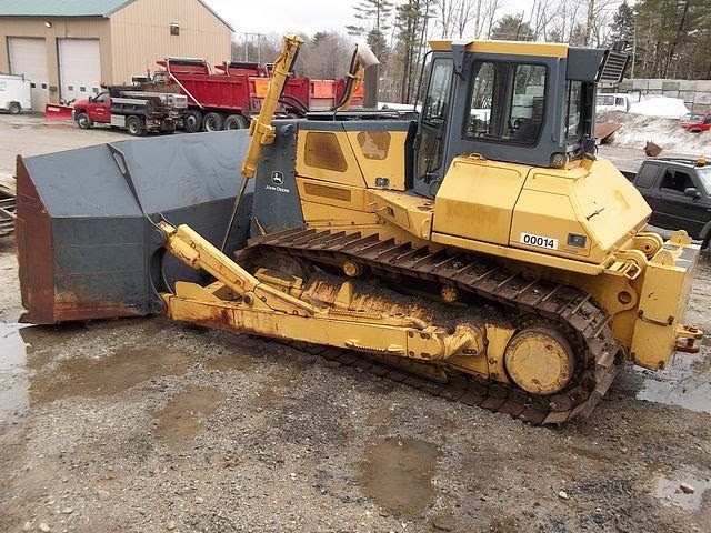John Deere, 1050C, 2002, 218 Inch Semi-U Blade, 300 HP Mack Diesel Engine