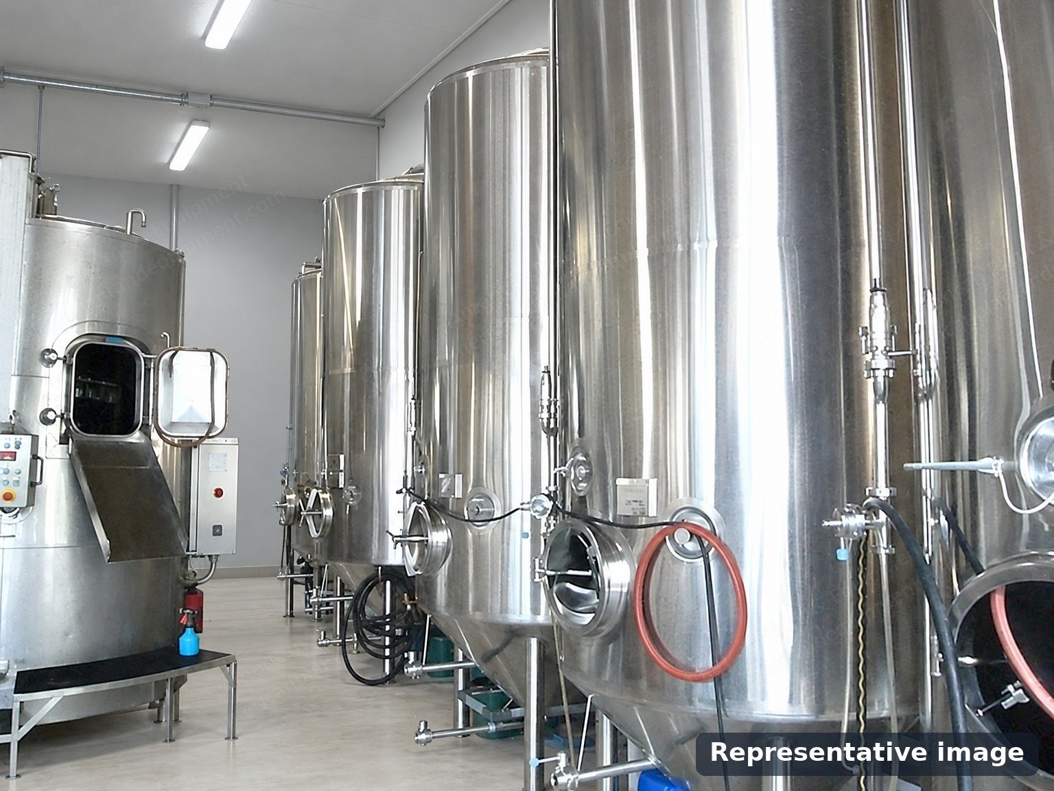 Velo, 1,285 Liter Jacketed Conical Fermentation Tanks, AISI 304, Insulated, 2 bar, 4 Units