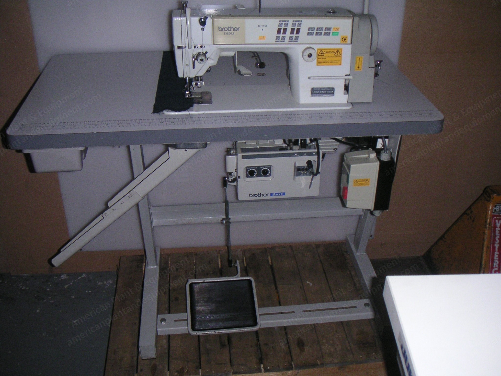 Brother, B722, Lockstitch Needle Feed Sewing Machine, with Side Knife, Auto Thread Trim