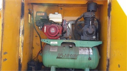 CBI, ChipMax 484, 2011, Track Mounted Drum Chipper, CAT C-18 765 HP Engine, 48" x 40" Drum Rotor